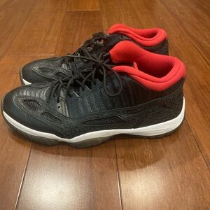 Jordan 11 IE Bred